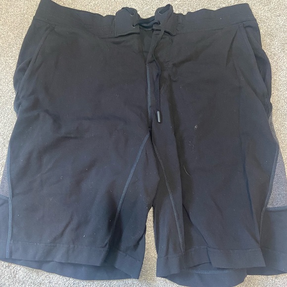 Lulu Lemon shorts - Picture 1 of 3